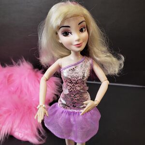 Hasbro Disney Descendants 2 Isle Switch Articulated Mal Doll Dressed with Shoes